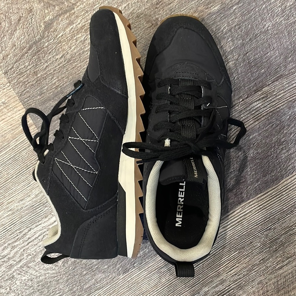 Women’s Merrell Alpine sneaker Size 8 Black